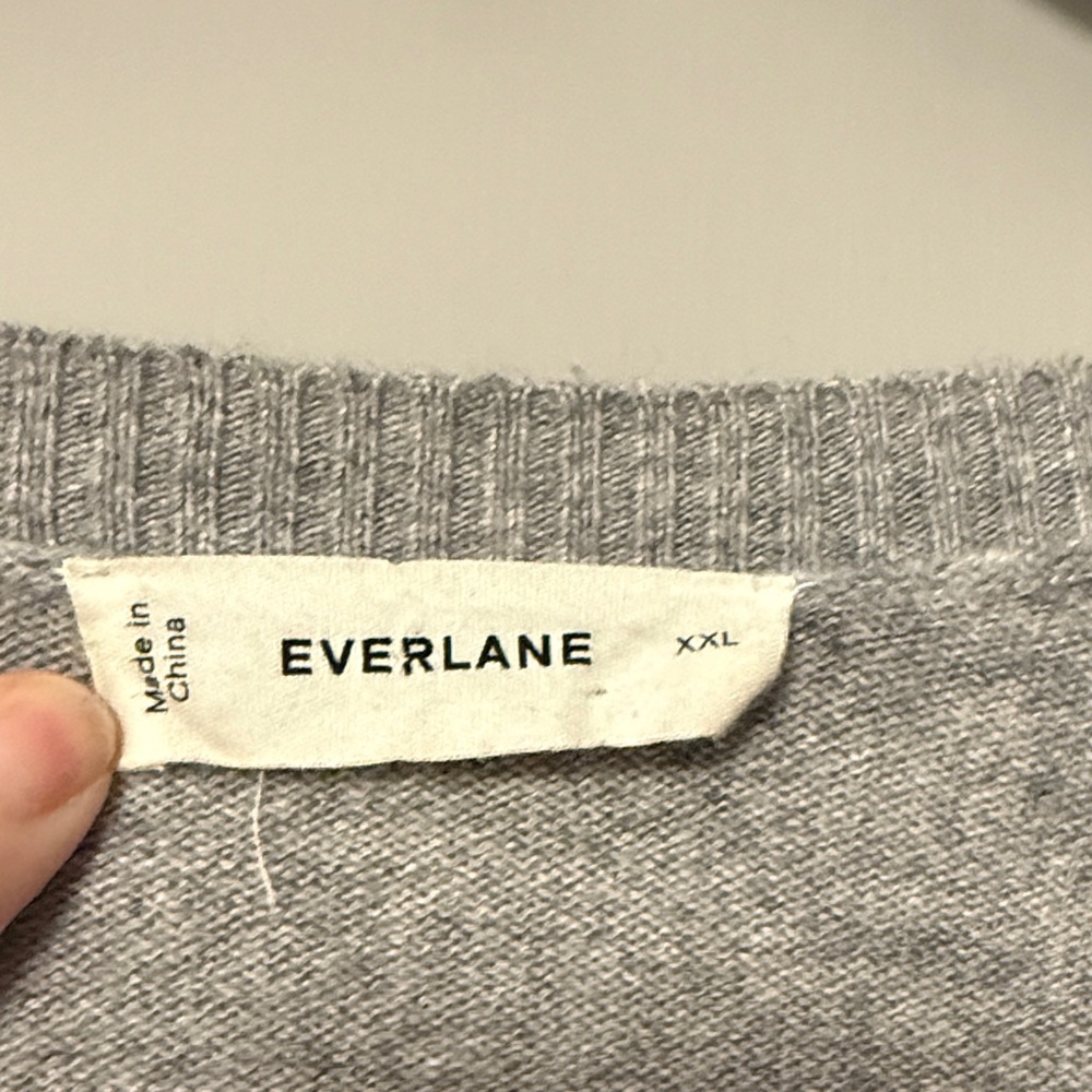 Everlane Classic V-Neck Cashmere Women's Sweater - Picture 8 of 8